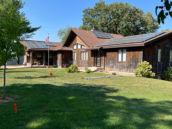 Capturing the essence of a substantial solar project in Iowa, True Solar's subcontracting excellence shines through. The expertise of True Solar's subcontracting services is evident in this impressive sustainable solar installation.